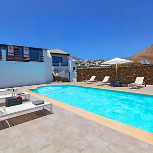 Casa vacanze Casa Buena, Tías